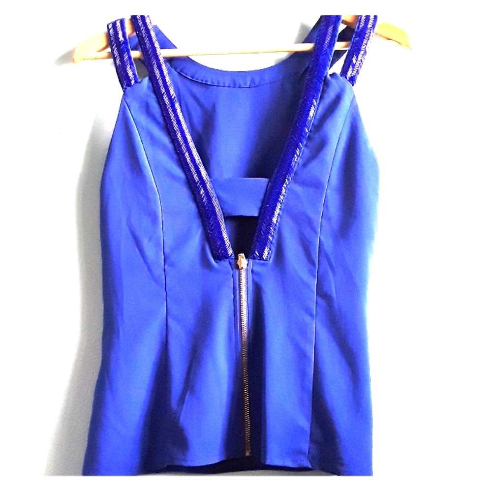 Elegant conservative top